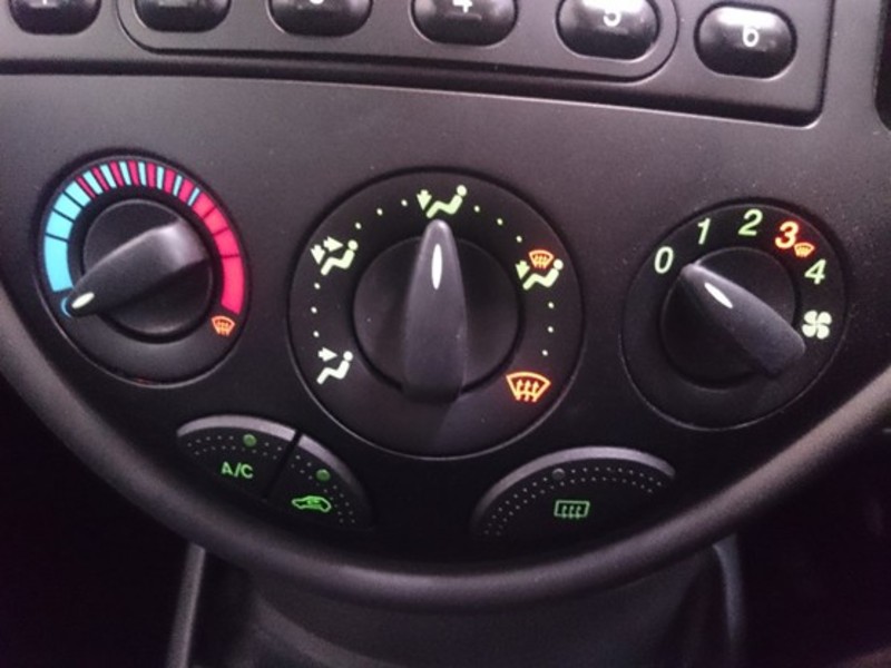 2004 FORD FOCUS CL LR