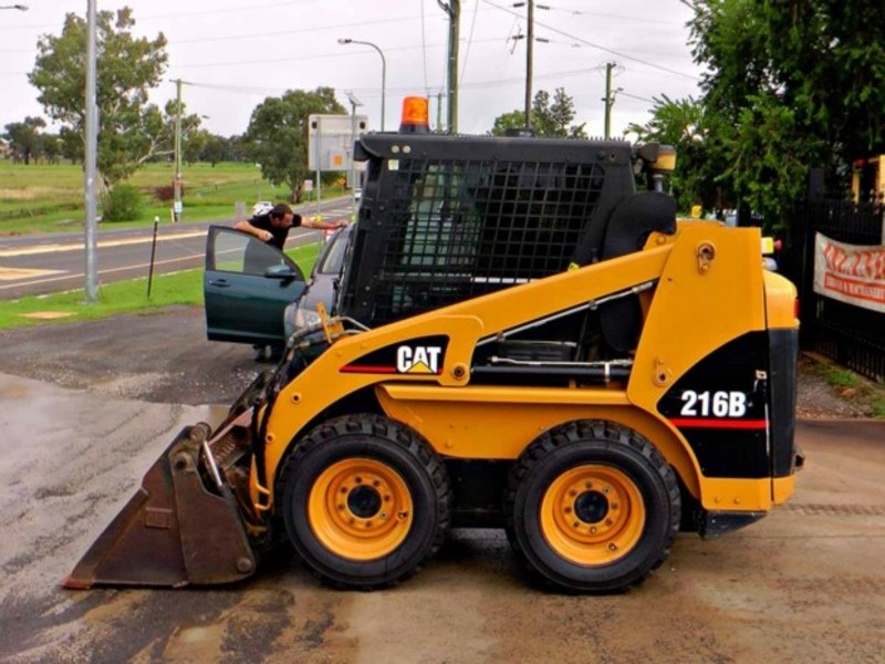 2005 CATERPILLAR 216B 216B Loader