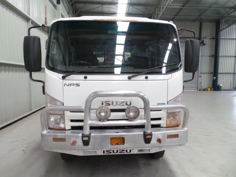 2011 ISUZU NPS300 4X4 SERVICE TRAY TRUCK