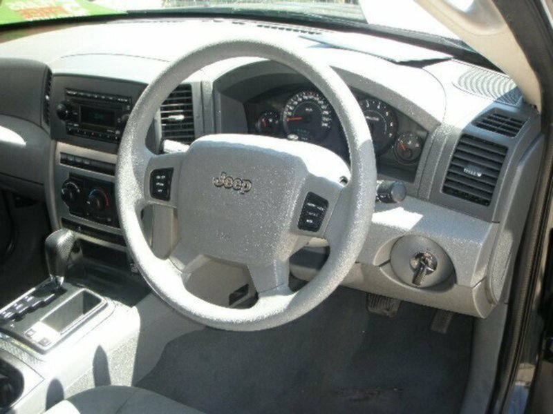 2005 JEEP GRAND CHEROKEE LAREDO (4x4) WH