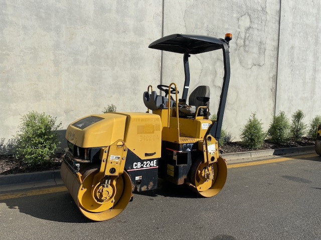 2007 CATERPILLAR CB-224C COMPACTOR