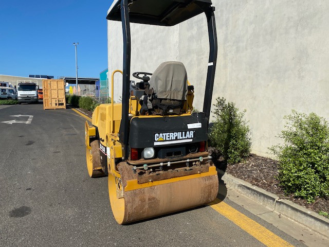2007 CATERPILLAR CB-224C COMPACTOR