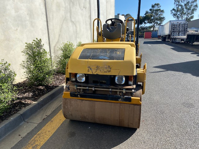2007 CATERPILLAR CB-224C COMPACTOR