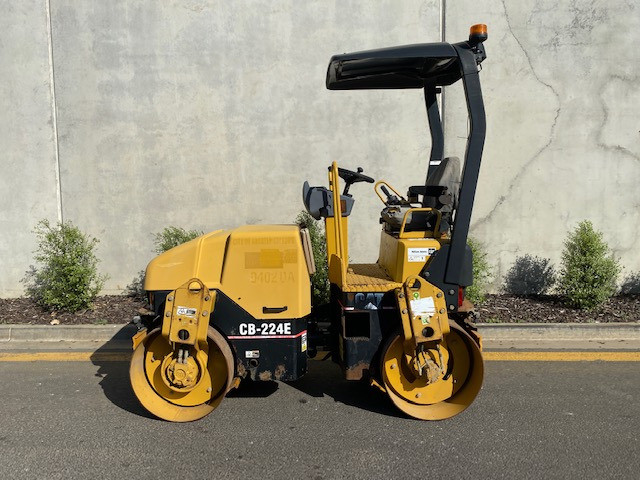 2007 CATERPILLAR CB-224C COMPACTOR