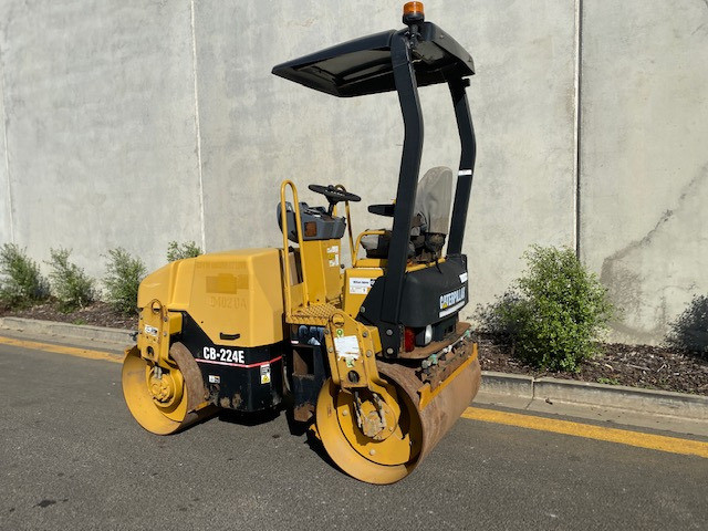 2007 CATERPILLAR CB-224C COMPACTOR