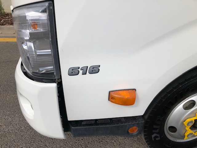2013 HINO 616 - 300 SERIES TRUCK CAB CHASSIS