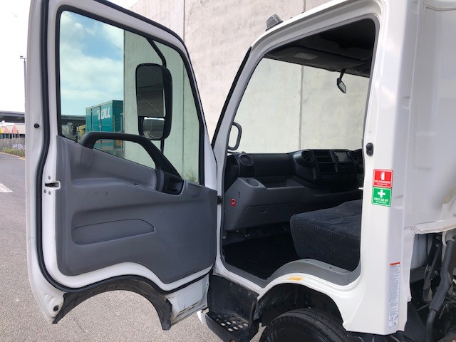 2013 HINO 616 - 300 SERIES TRUCK CAB CHASSIS