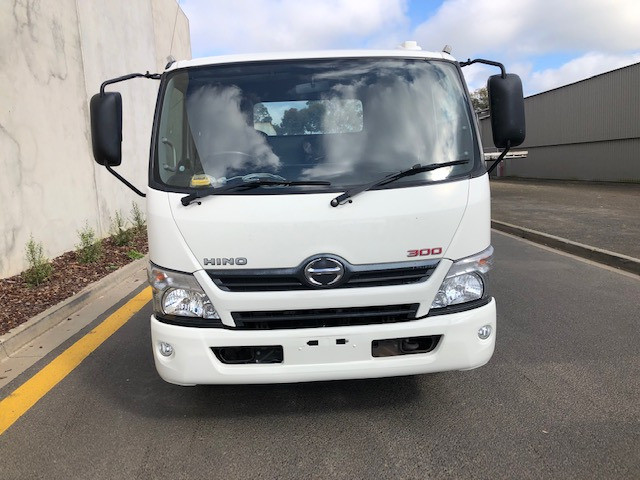 2013 HINO 616 - 300 SERIES TRUCK CAB CHASSIS