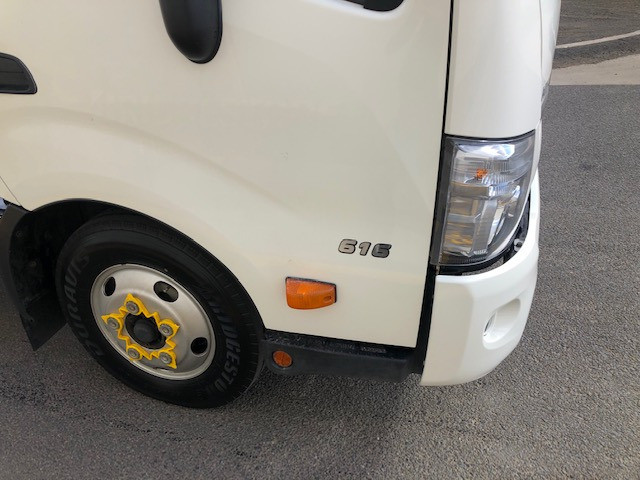 2013 HINO 616 - 300 SERIES TRUCK CAB CHASSIS
