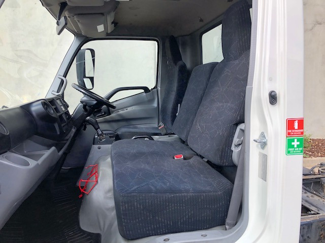2013 HINO 616 - 300 SERIES TRUCK CAB CHASSIS