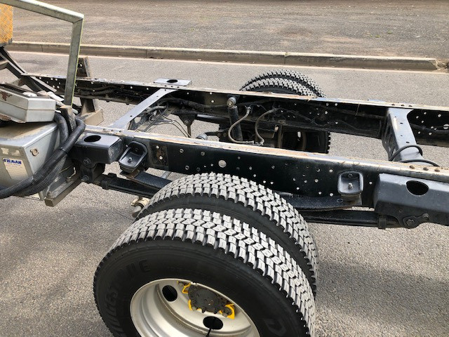 2013 HINO 616 - 300 SERIES TRUCK CAB CHASSIS