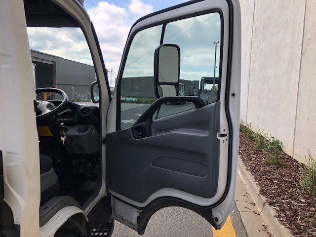 2013 HINO 616 - 300 SERIES TRUCK CAB CHASSIS