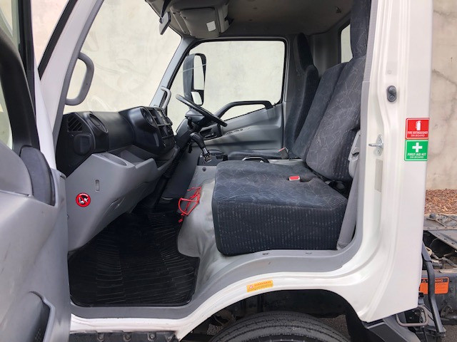 2013 HINO 616 - 300 SERIES TRUCK CAB CHASSIS