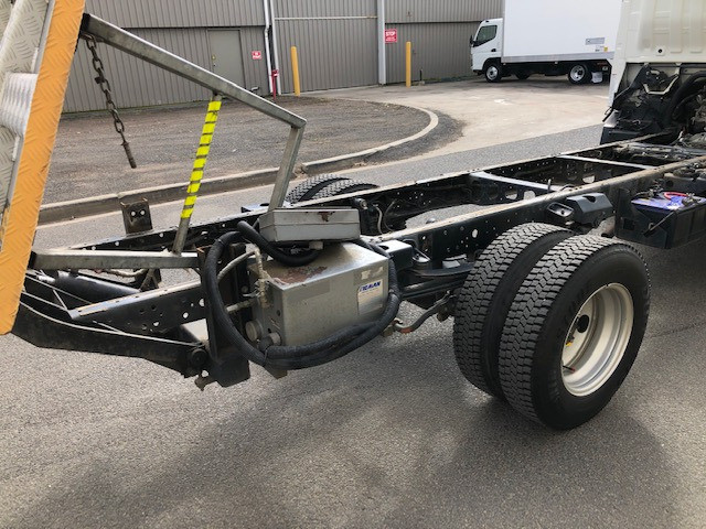 2013 HINO 616 - 300 SERIES TRUCK CAB CHASSIS