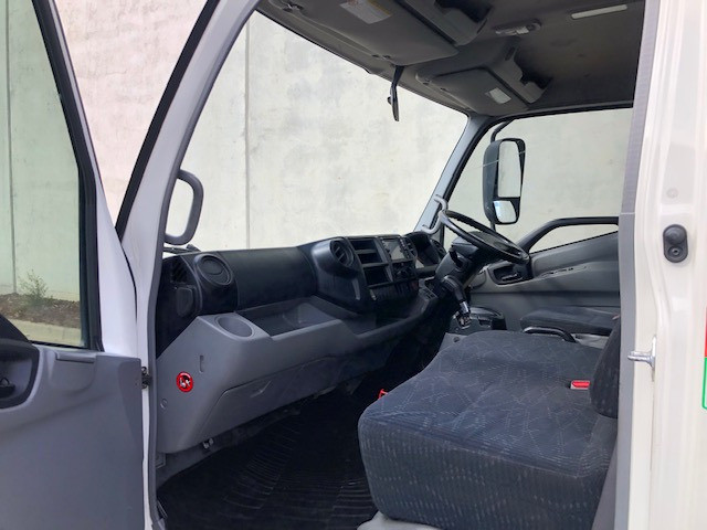 2013 HINO 616 - 300 SERIES TRUCK CAB CHASSIS