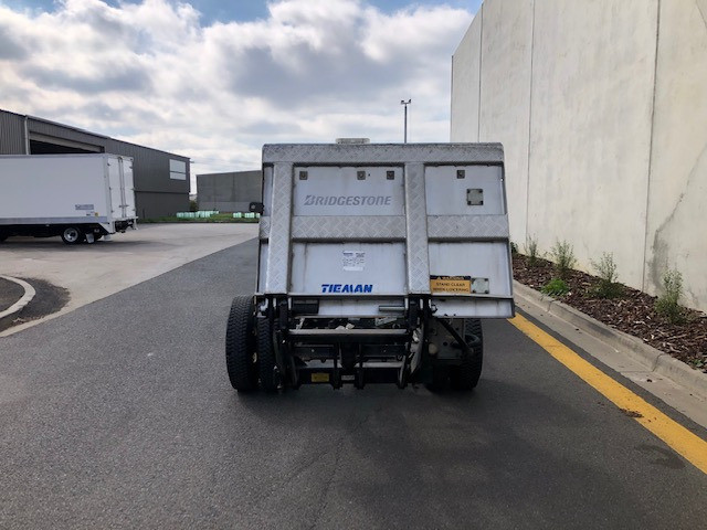 2013 HINO 616 - 300 SERIES TRUCK CAB CHASSIS