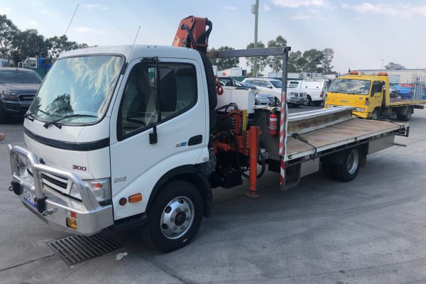 2007 HINO 916 - 300 SERIES MANUAL CRANE TRUCK