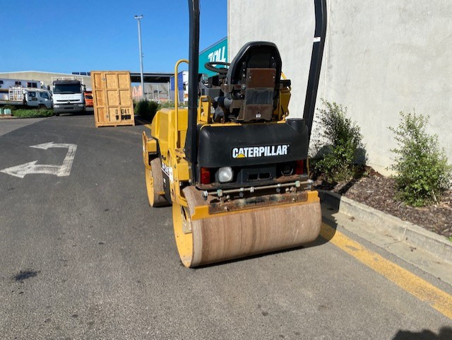 2007 CATERPILLAR CB-224C COMPACTOR