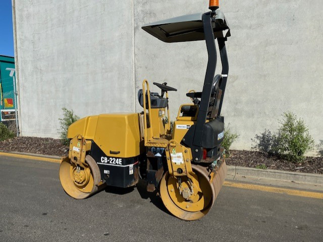 2007 CATERPILLAR CB-224C COMPACTOR