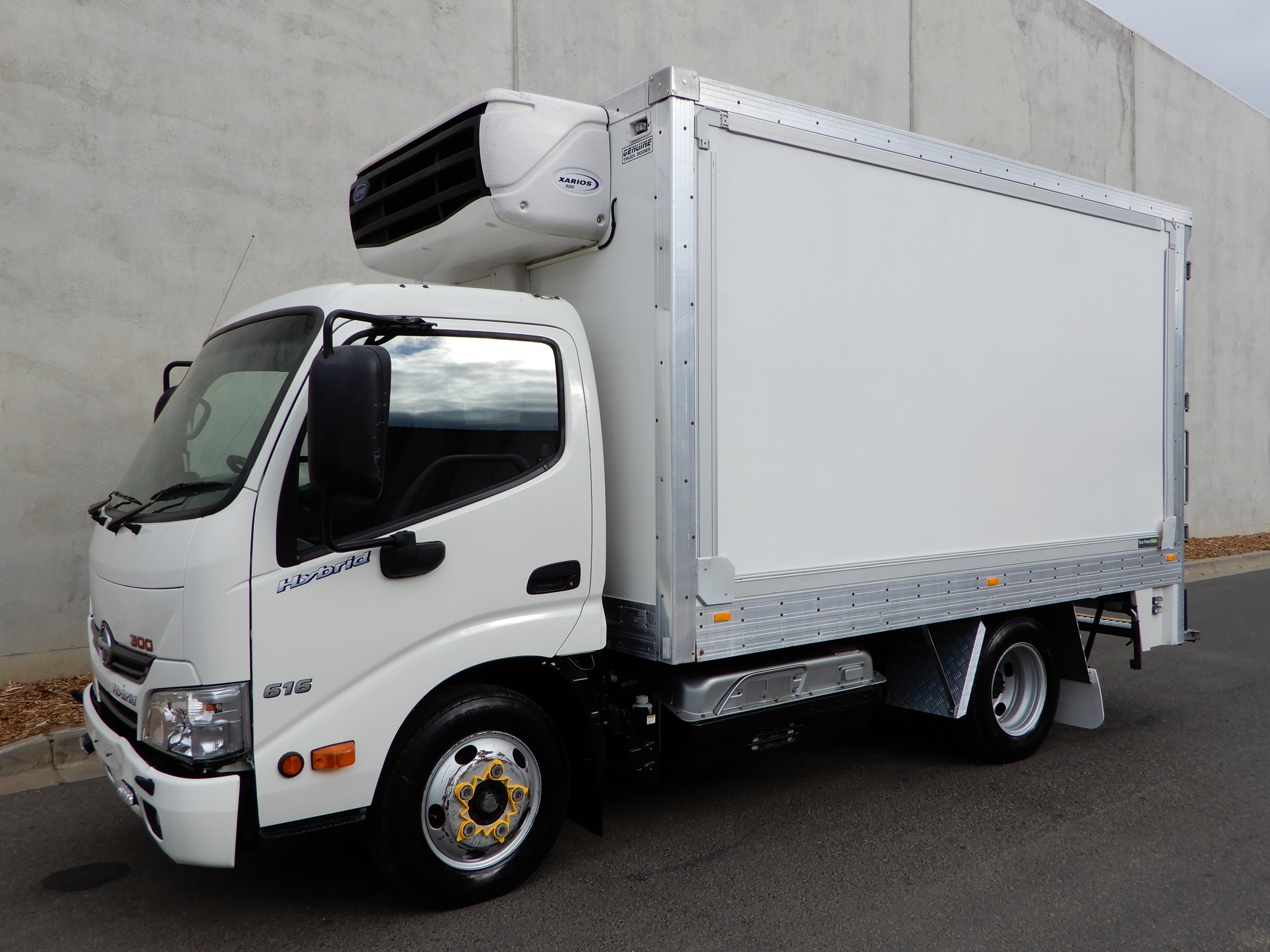 2012 HINO 616 - 300 SERIES HYBRID REFRIGERATED TRUCK 