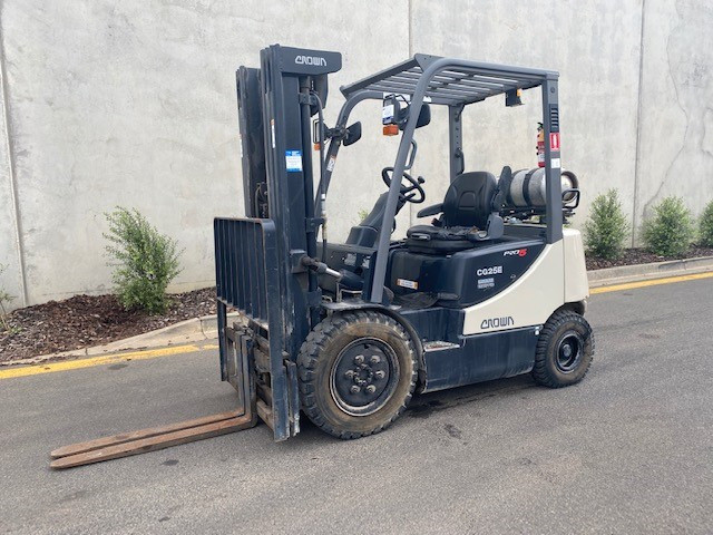 2010 CROWN CG25 FORKLIFT LPG / PETROL