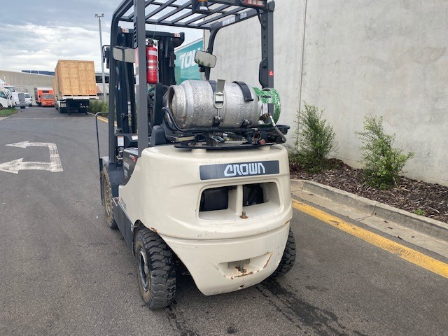 2010 CROWN CG25 FORKLIFT LPG / PETROL
