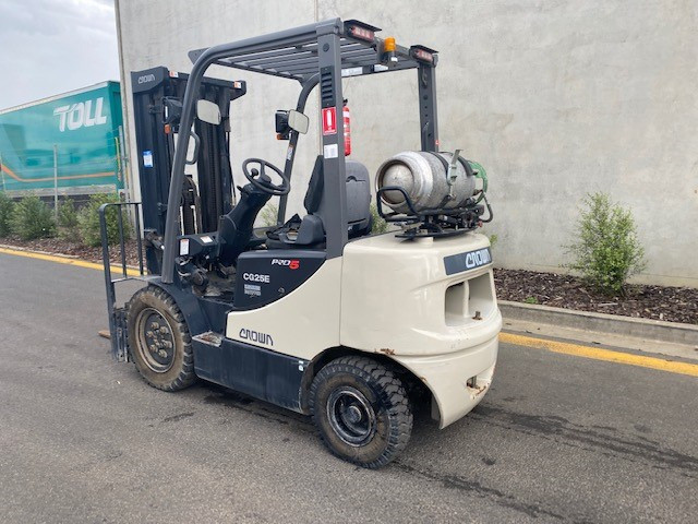 2010 CROWN CG25 FORKLIFT LPG / PETROL