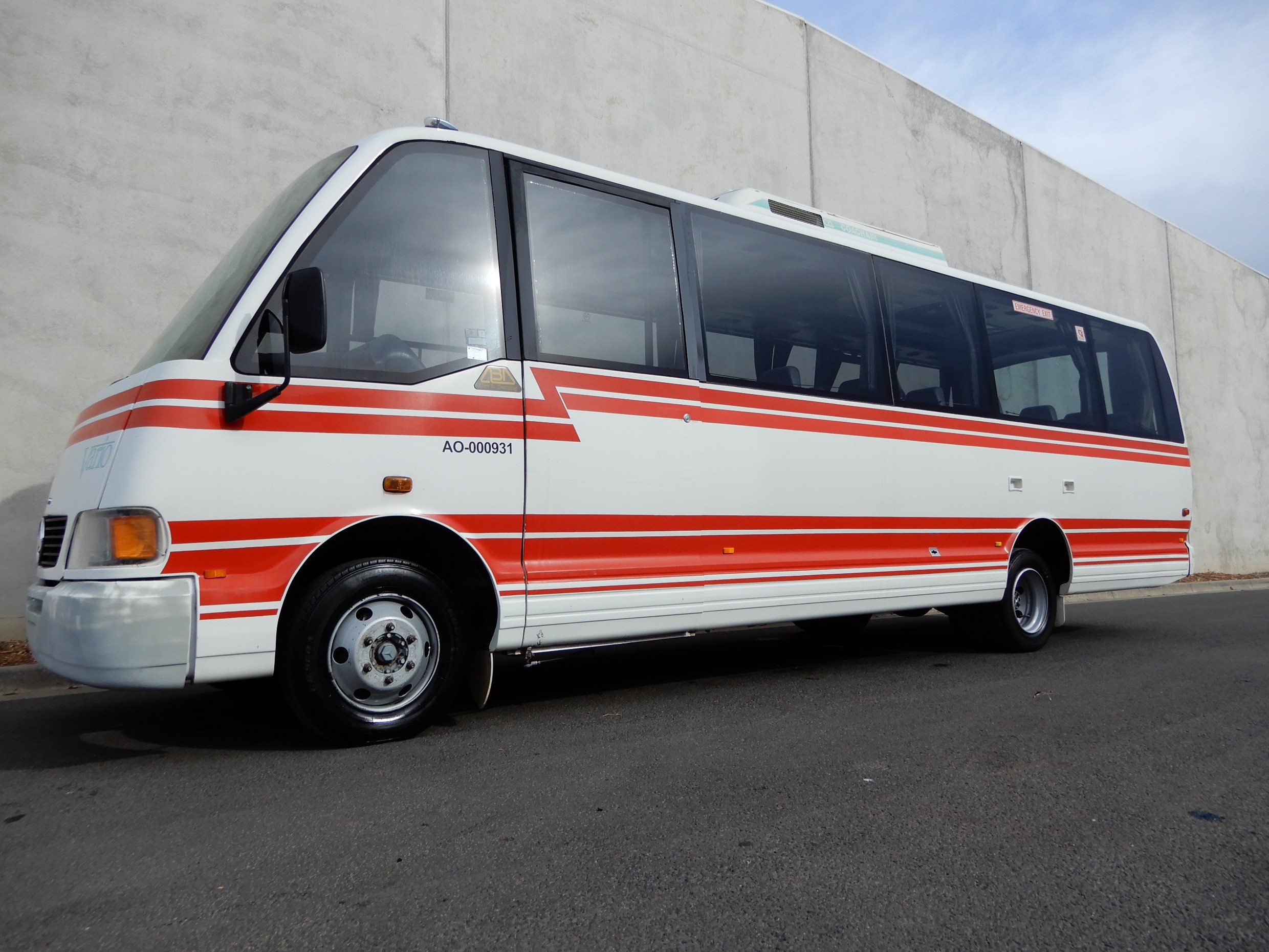 1997 MERCEDES-BENZ 814 VARIO MANUAL MINI BUS