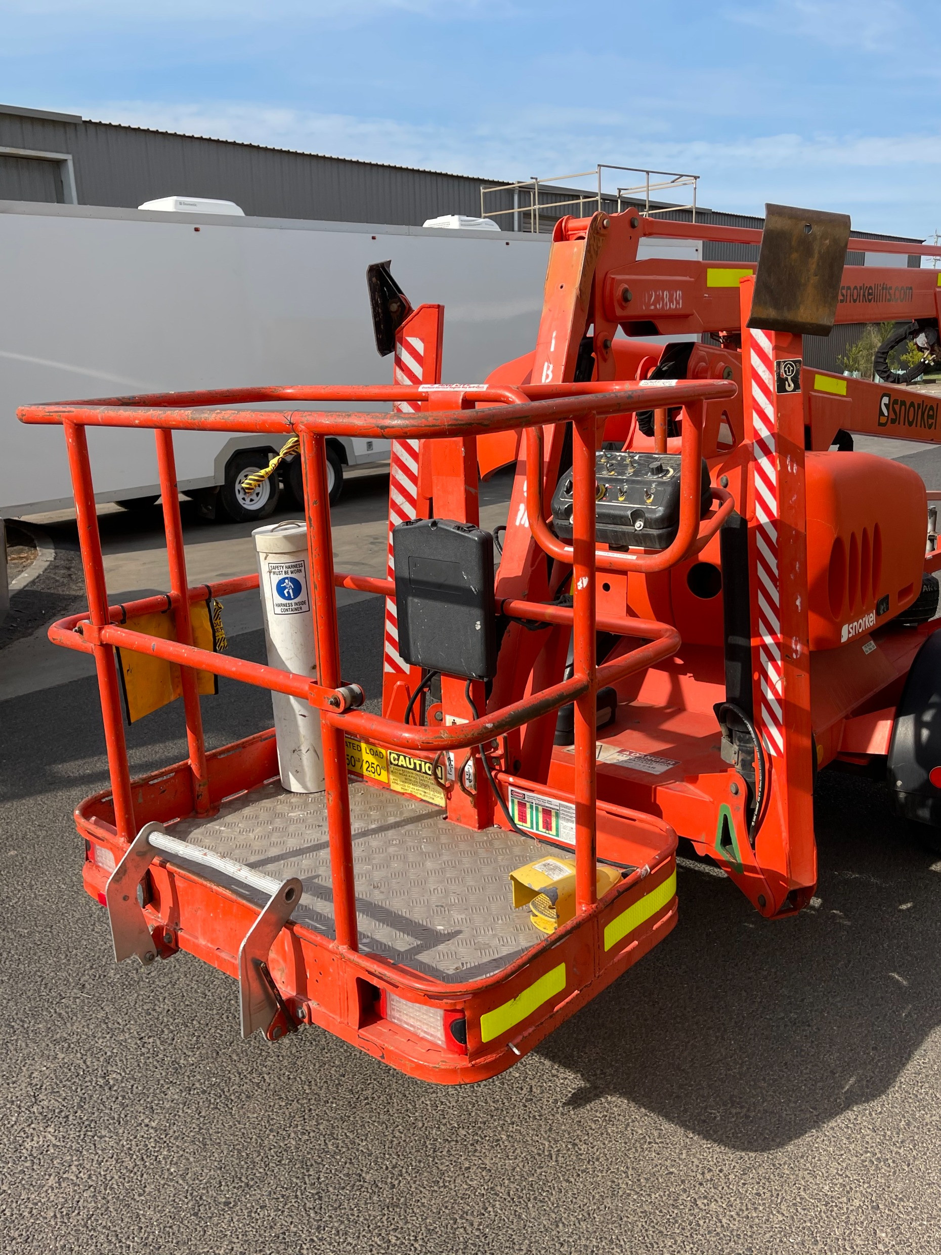 2010 SNORKEL MHP1335 TRAILER MOUNTED BOOM LIFT