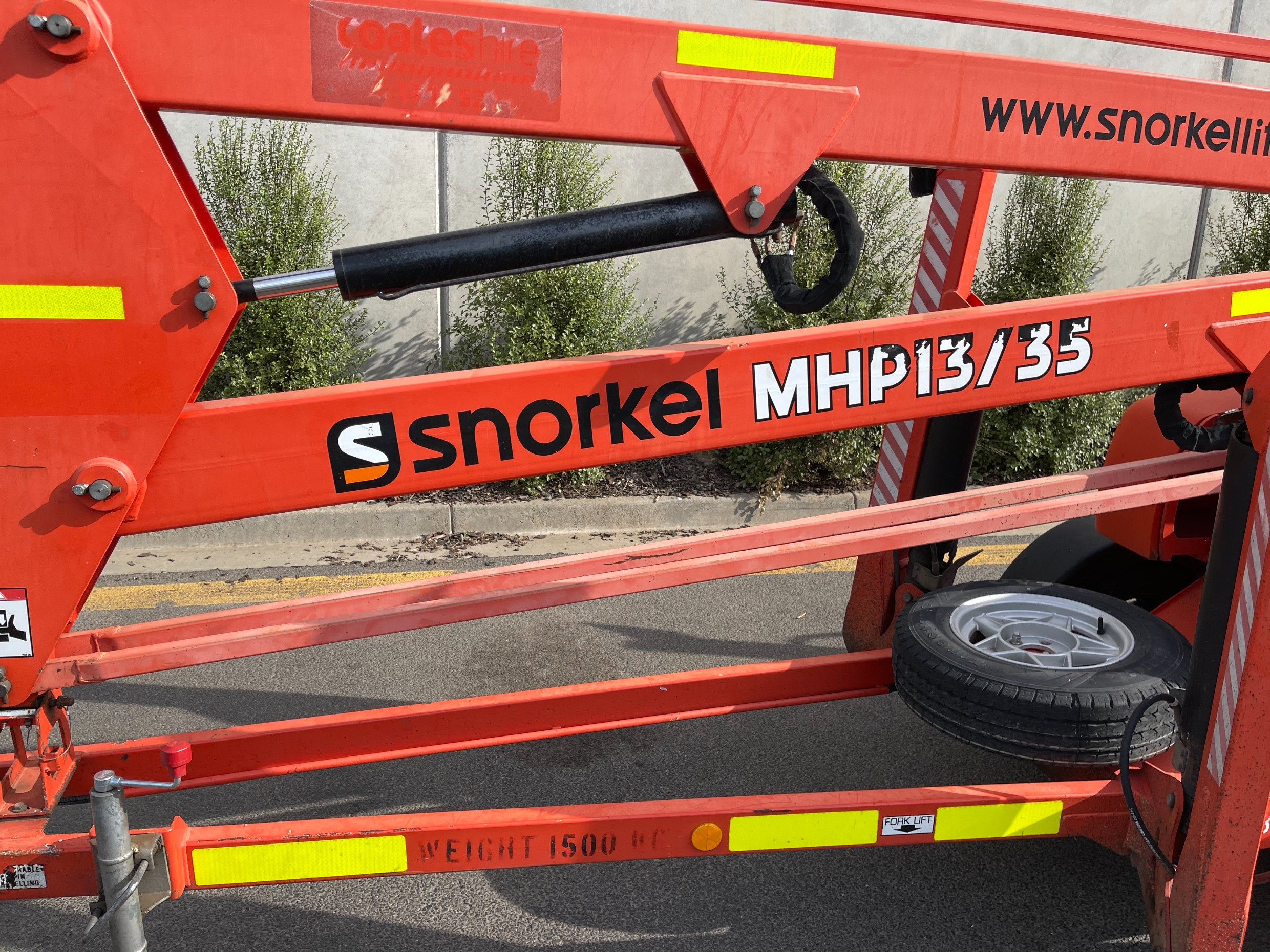 2010 SNORKEL MHP1335 TRAILER MOUNTED BOOM LIFT