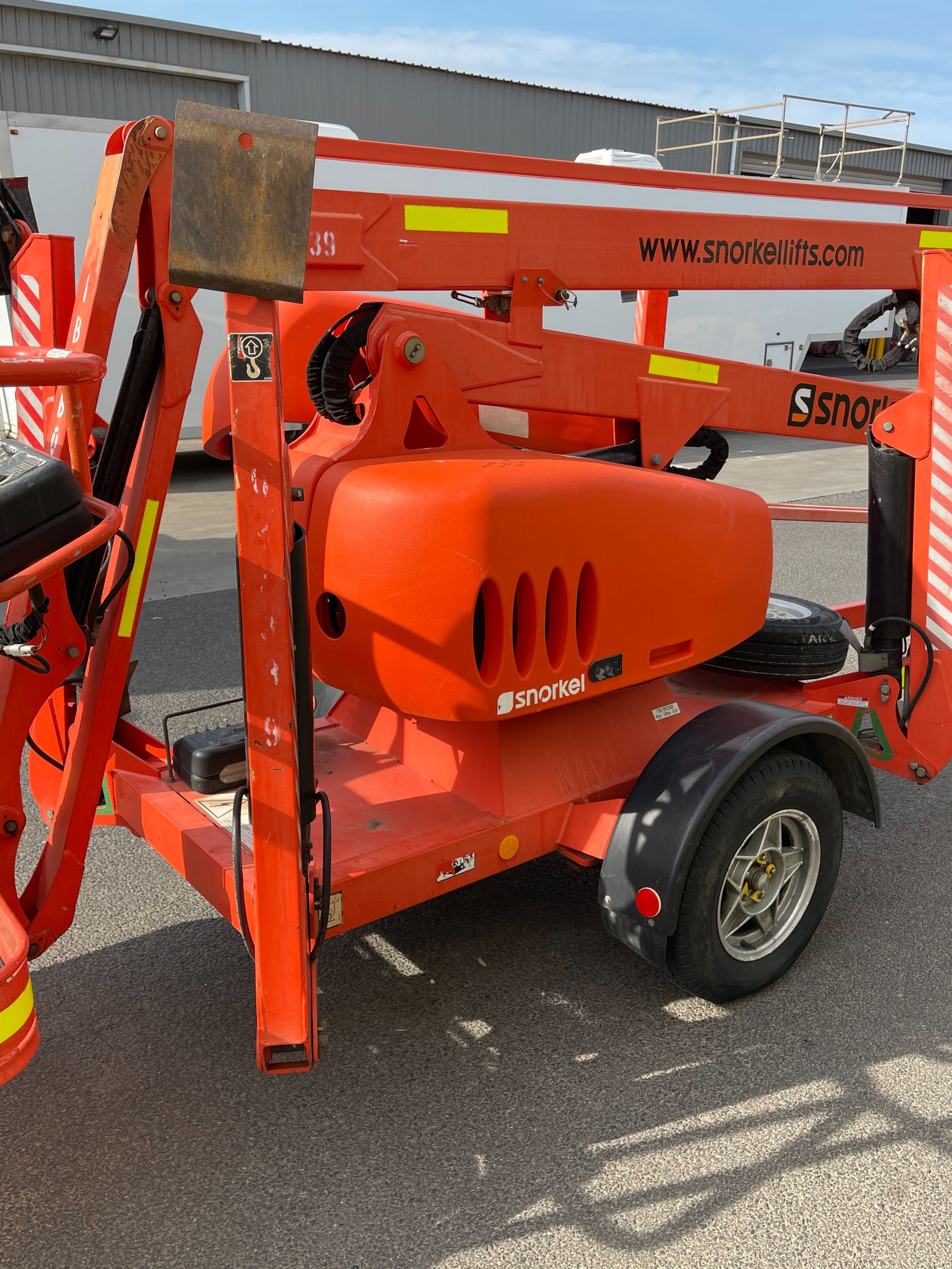 2010 SNORKEL MHP1335 TRAILER MOUNTED BOOM LIFT