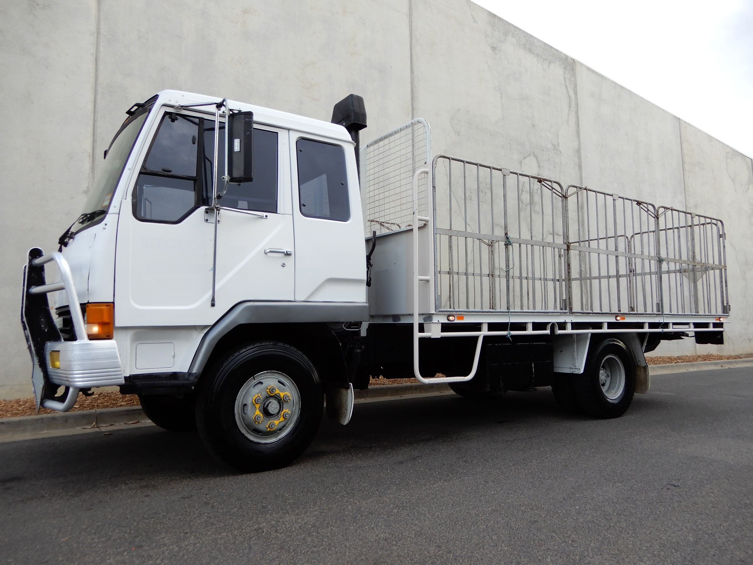 1987 MITSUBISHI FK415 TRUCK MANUAL CAB CHASSIS