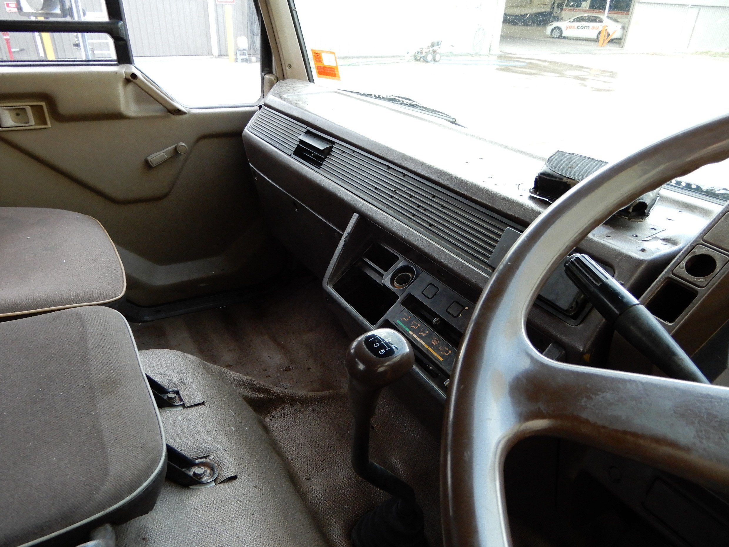 1987 MITSUBISHI FK415 TRUCK MANUAL CAB CHASSIS