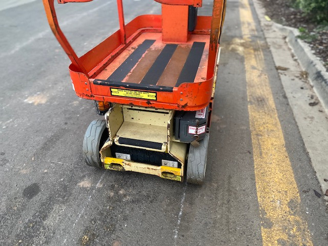 2010 JLG 1320ES VERTICAL MAST LIFT