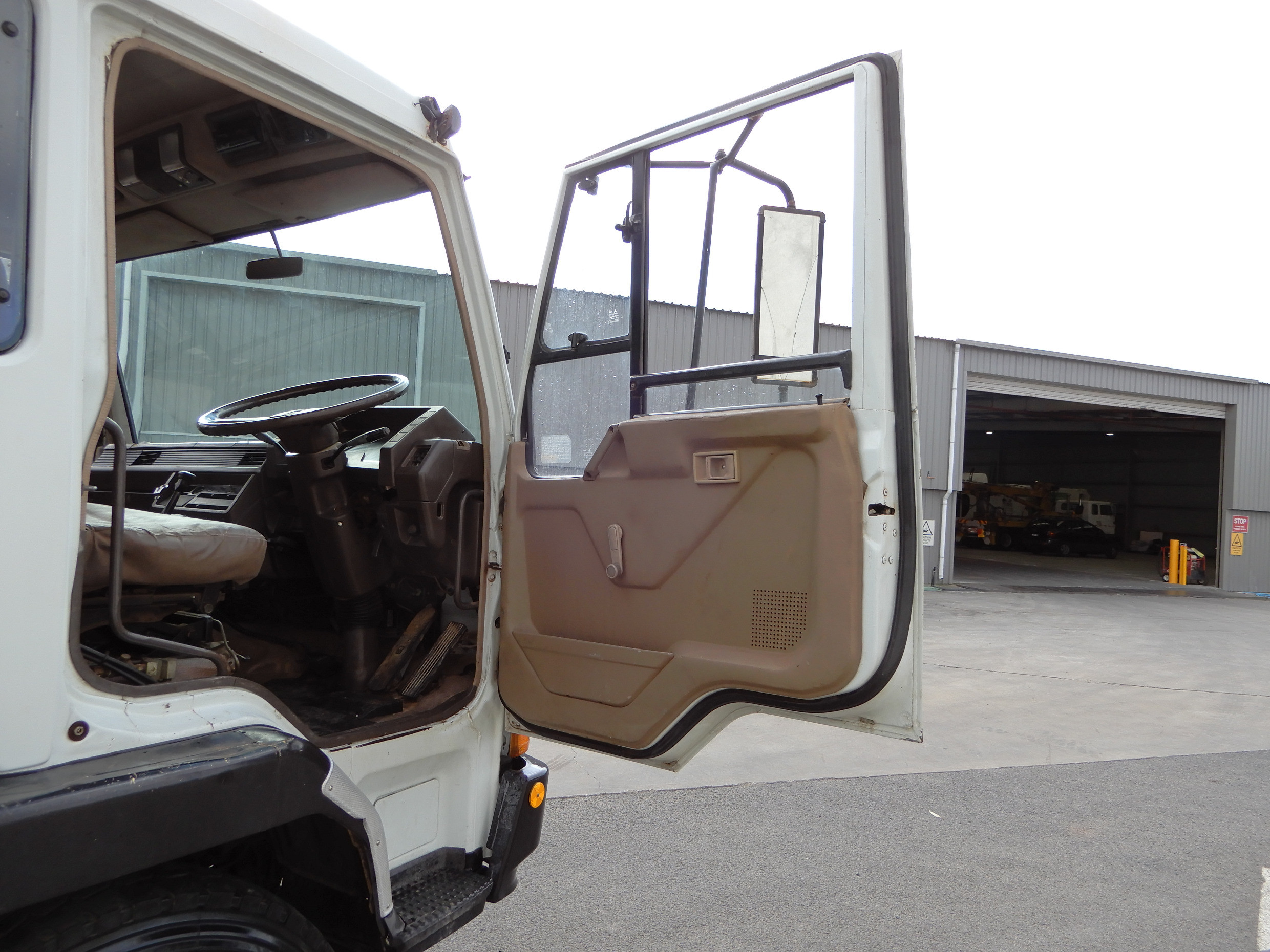 1990 MITSUBISHI FK MANUAL TIPPER