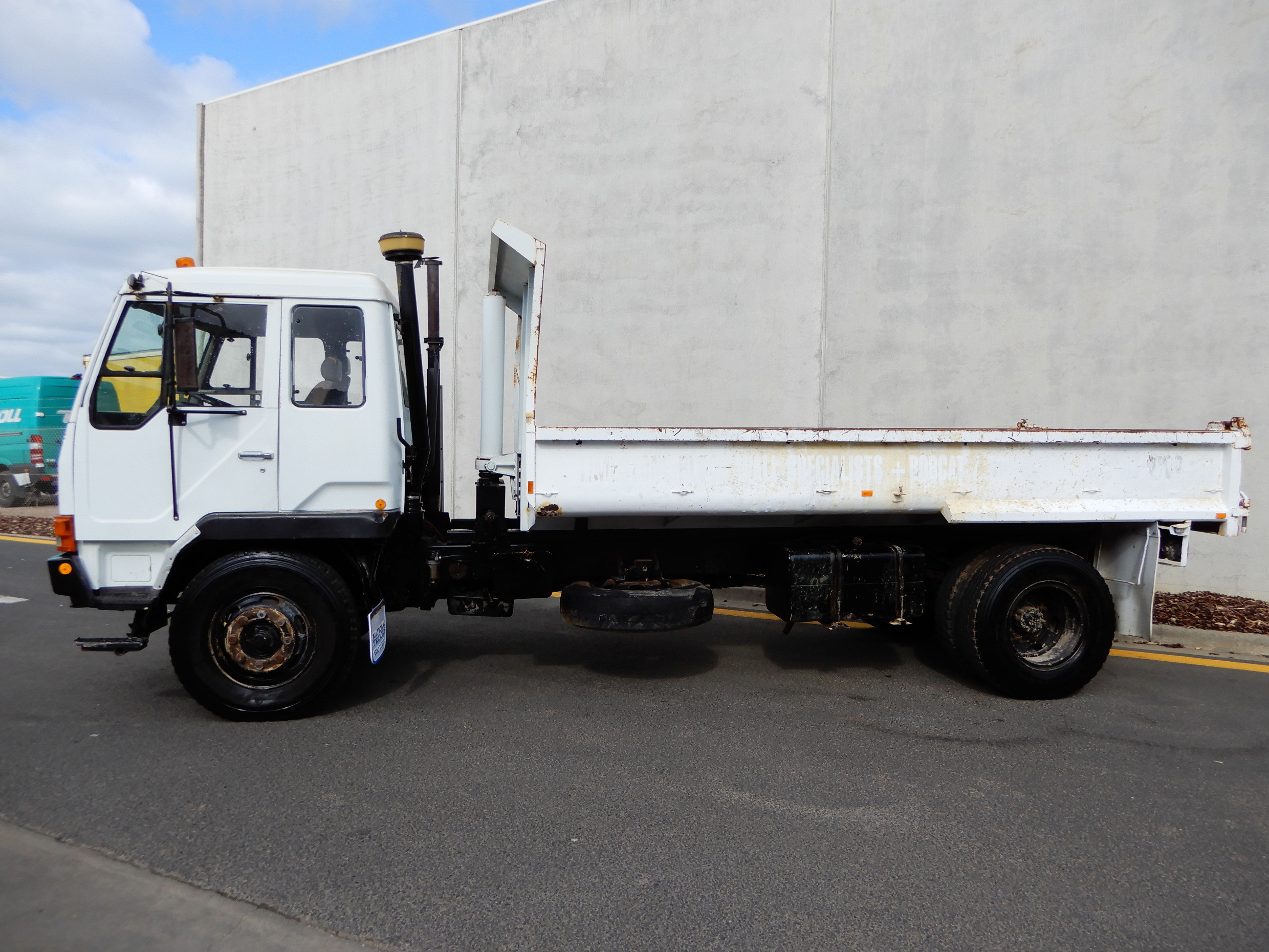 1990 MITSUBISHI FK MANUAL TIPPER