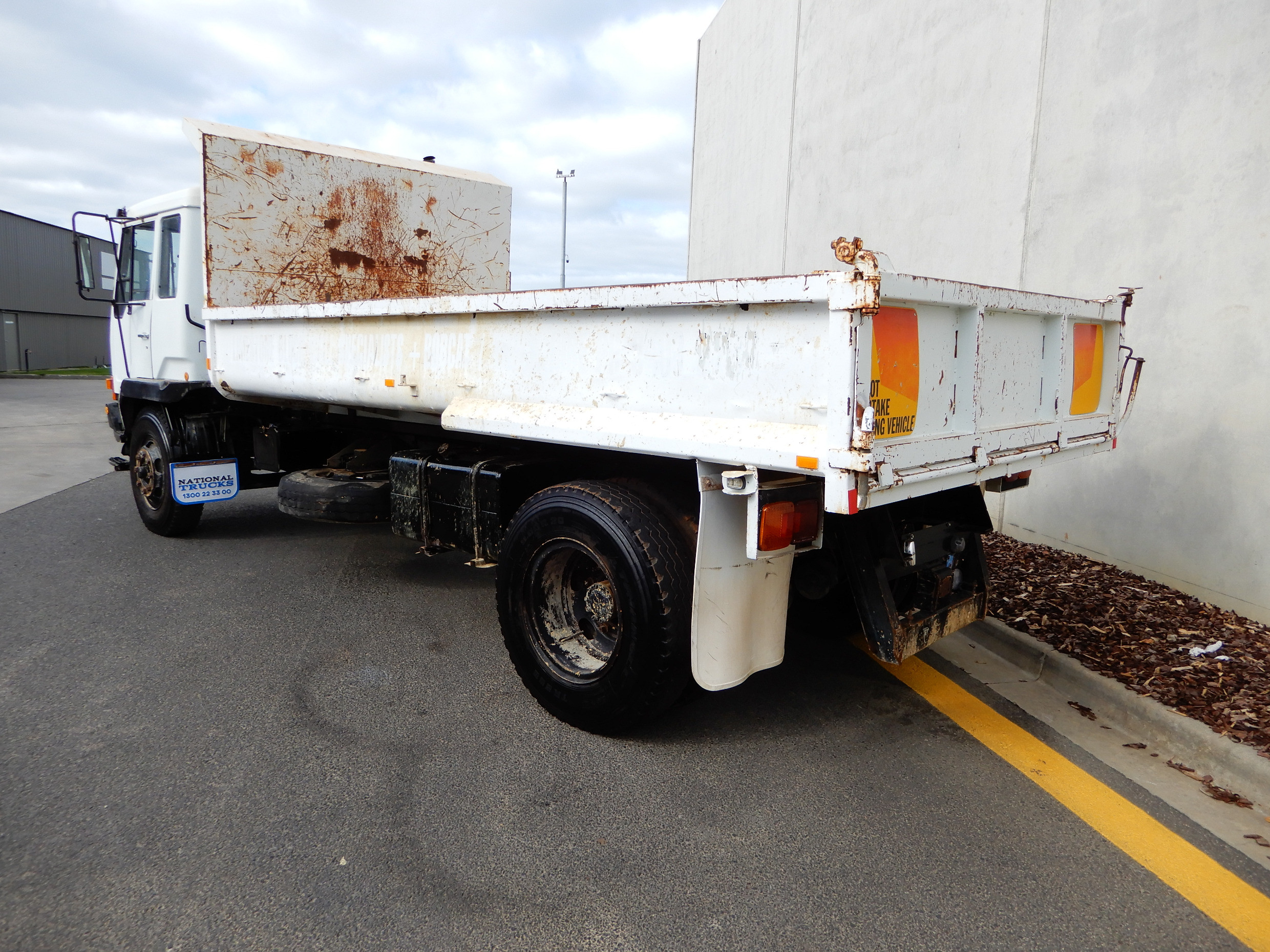 1990 MITSUBISHI FK MANUAL TIPPER
