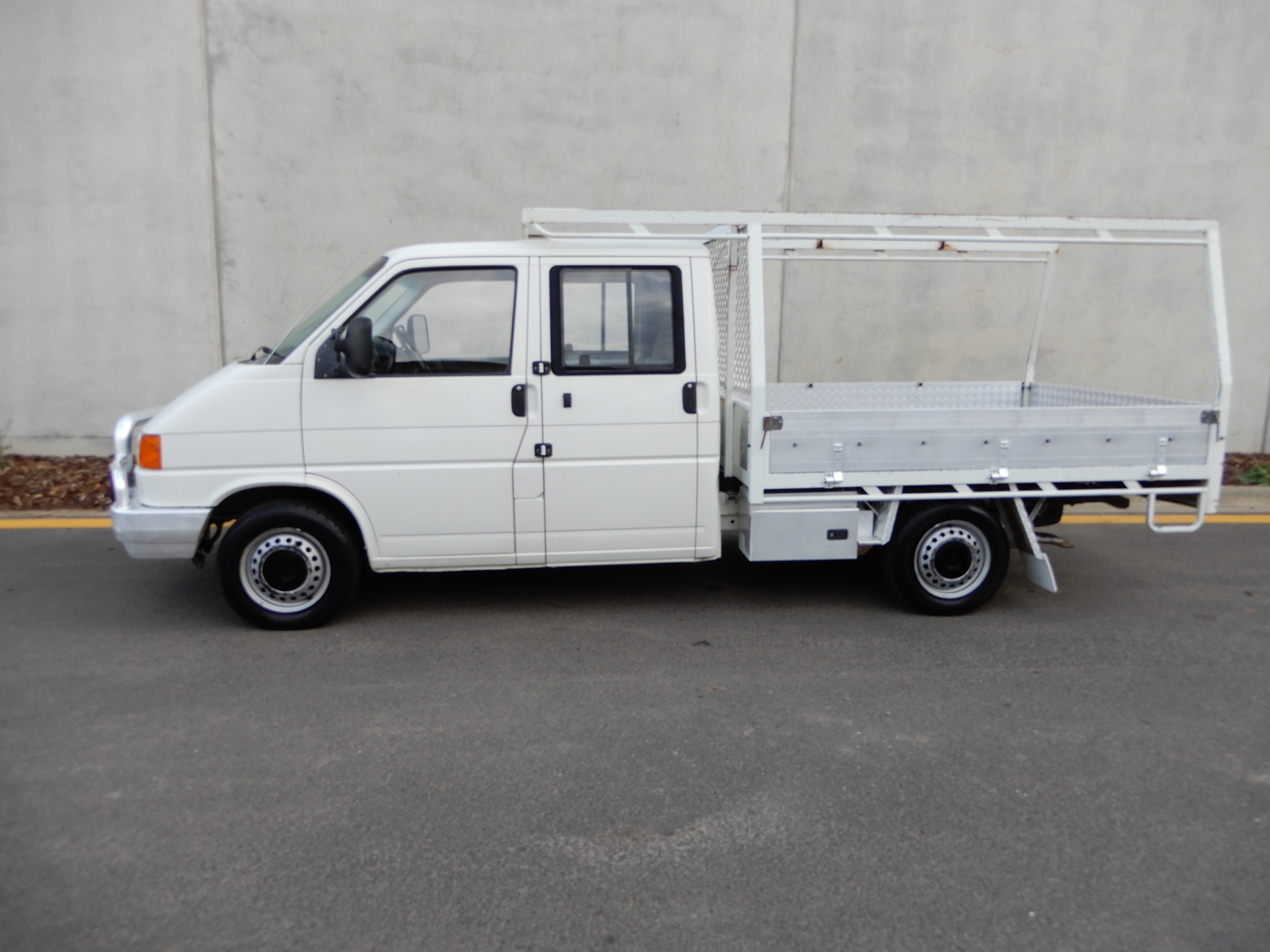 2001 VOLKSWAGEN TRANSPORTER MANUAL TRAY TRUCK