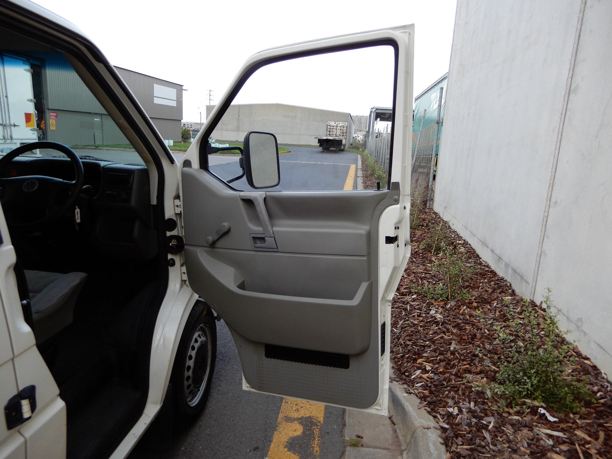2001 VOLKSWAGEN TRANSPORTER MANUAL TRAY TRUCK