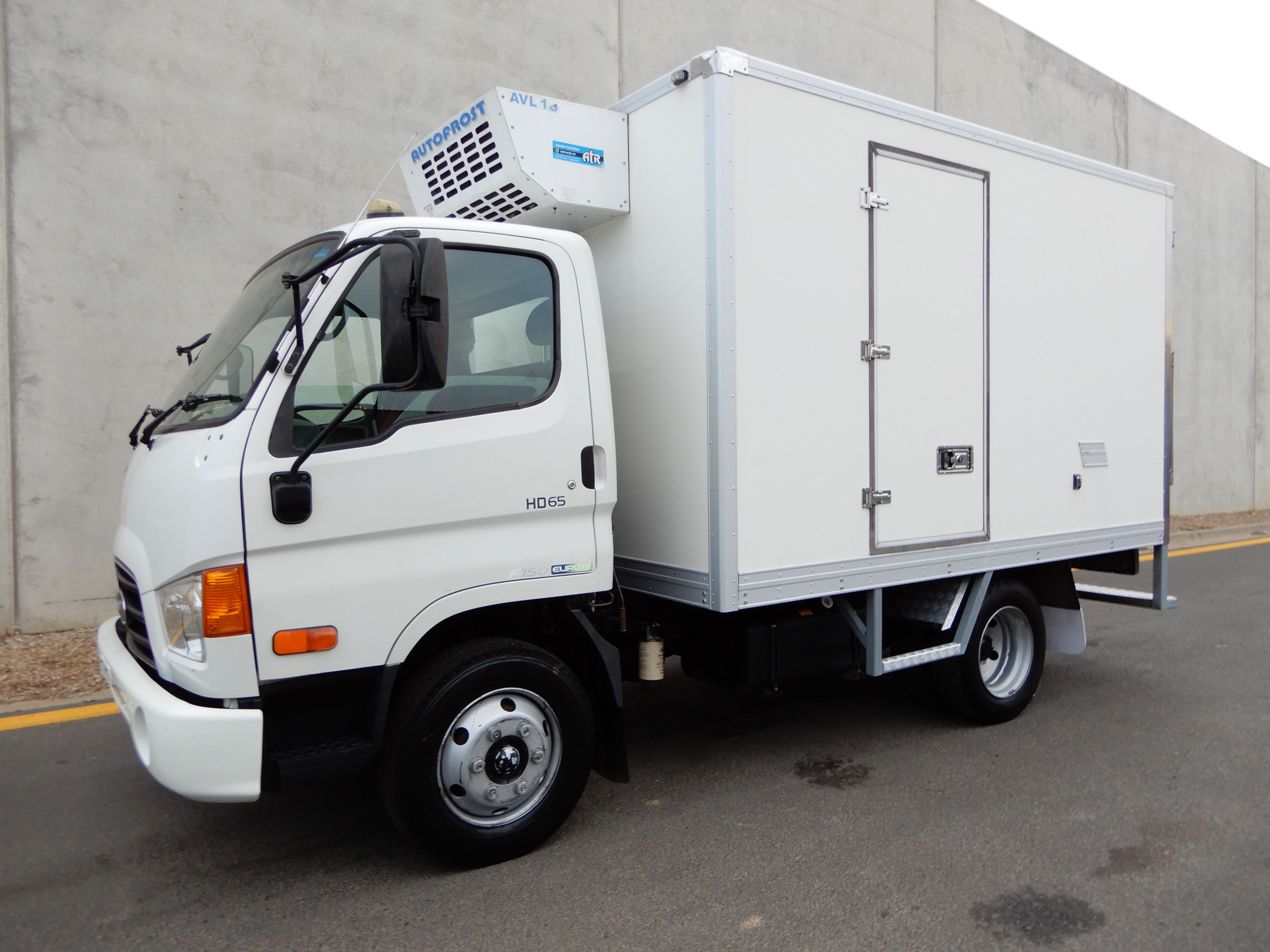 2010 HYUNDAI HD65 TRUCK MANUAL REFRIGERATED
