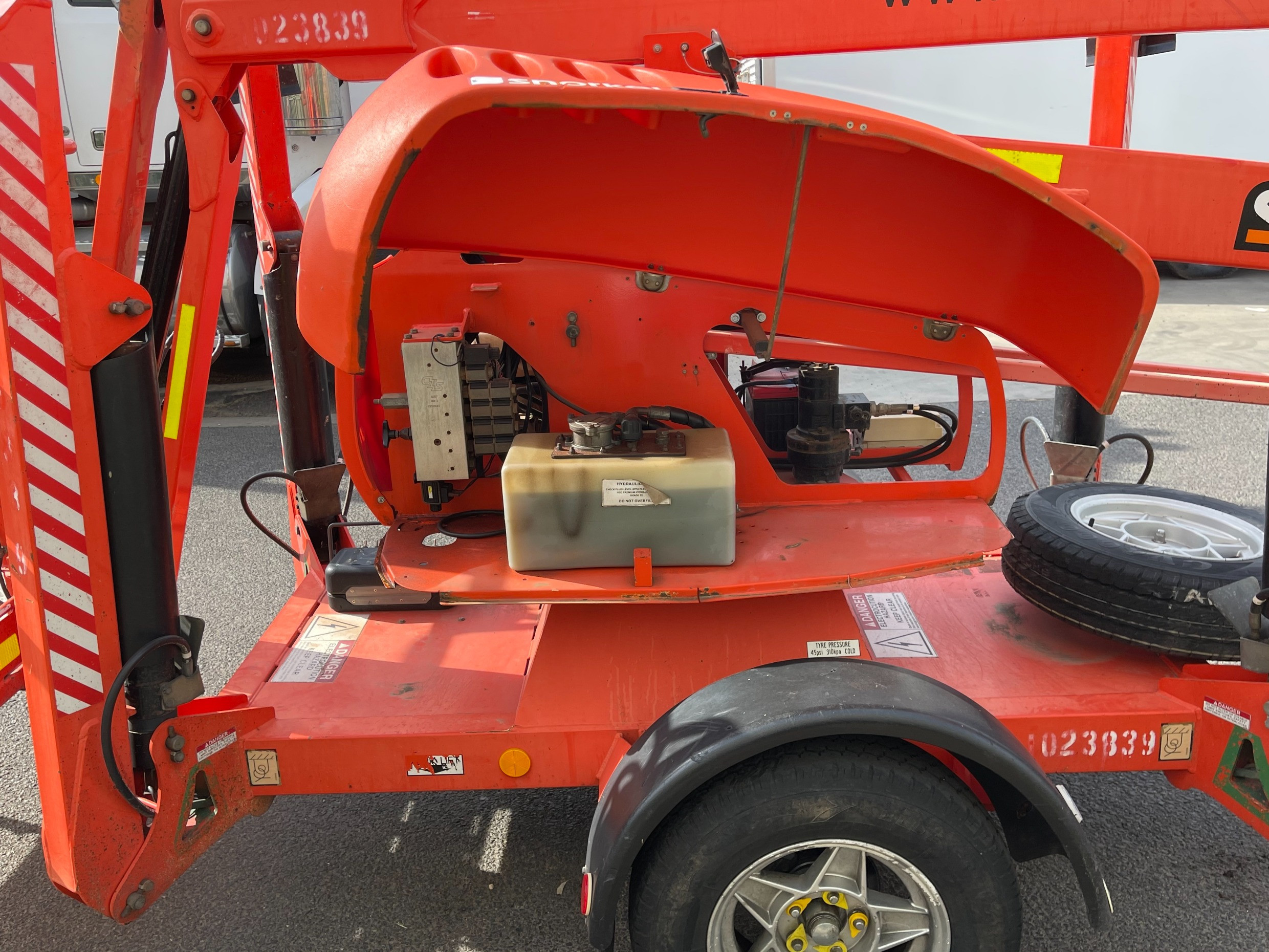 2010 SNORKEL MHP135 13/35 TRAILER MOUNTED BOOM LIFT