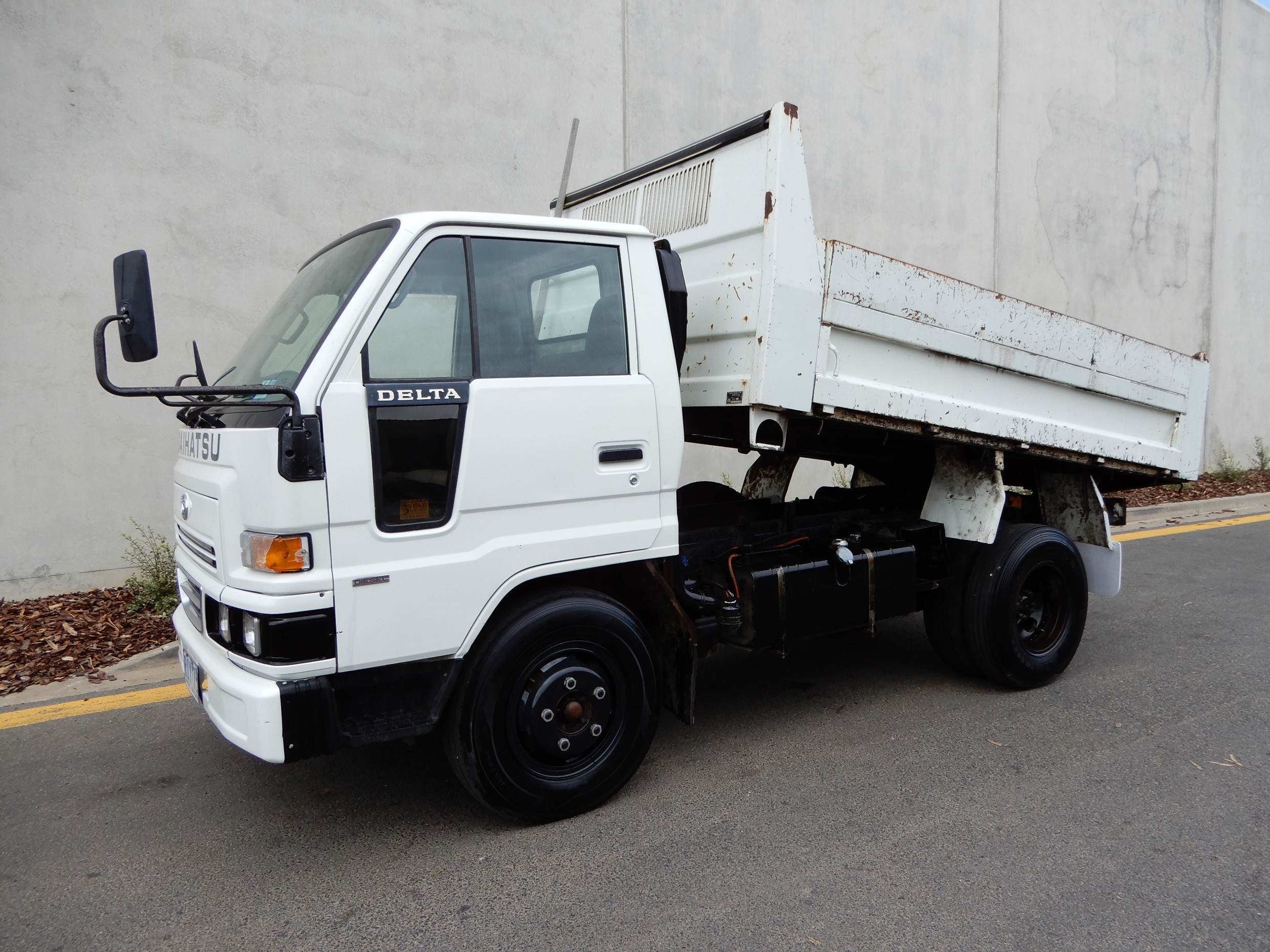 2002 DAIHATSU DELTA MANUAL TIPPER