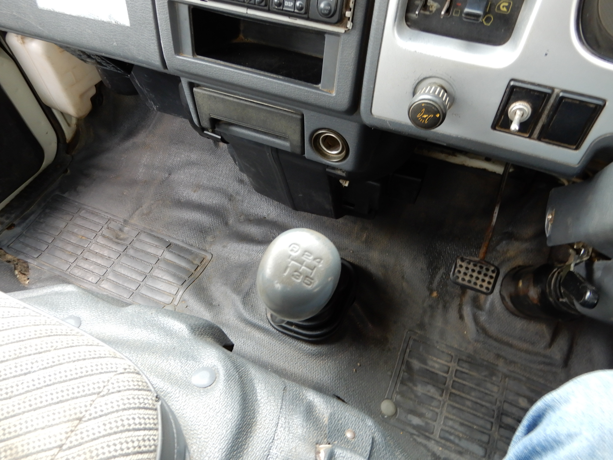 2002 DAIHATSU DELTA MANUAL TIPPER