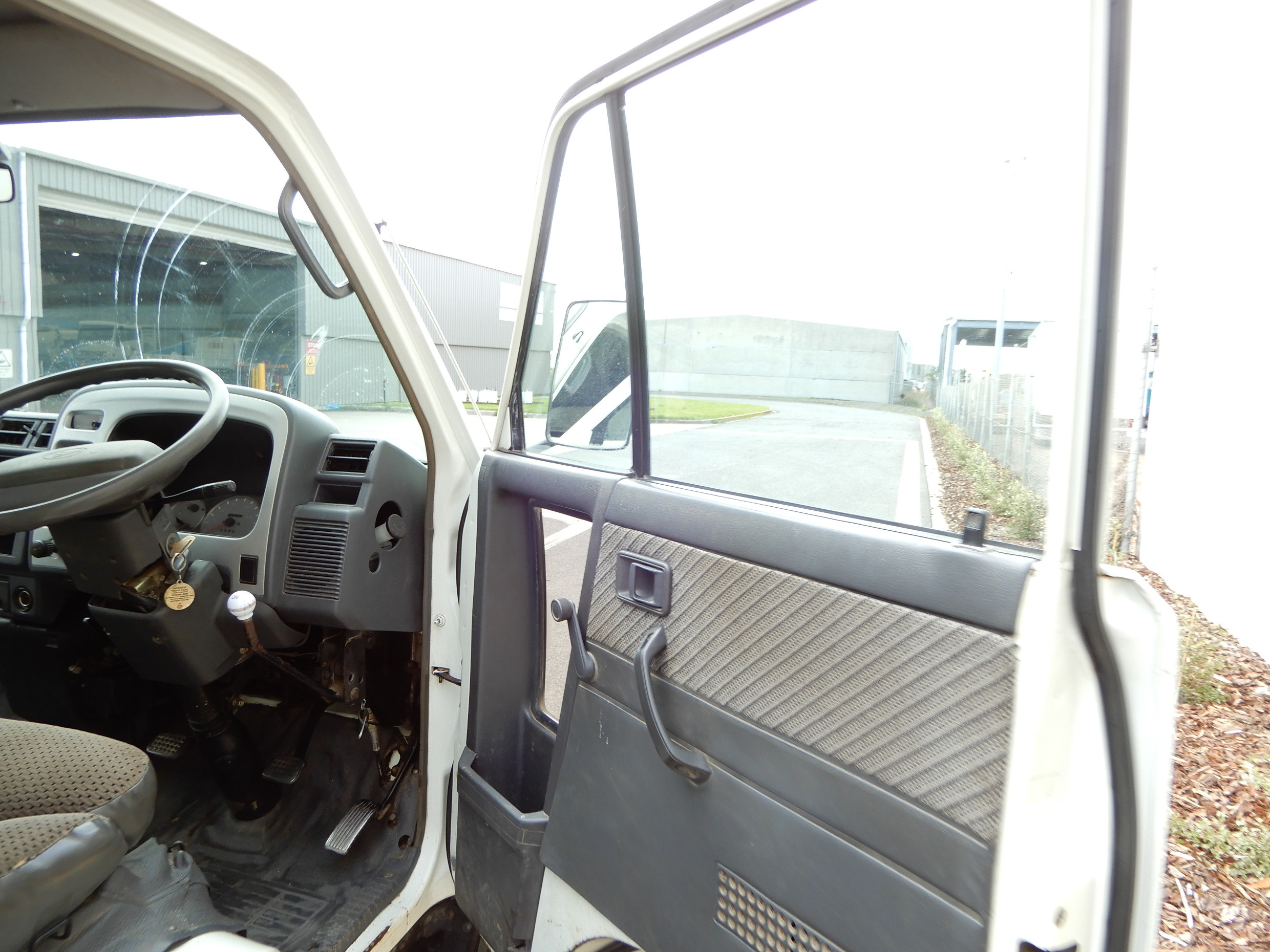 2002 DAIHATSU DELTA MANUAL TIPPER