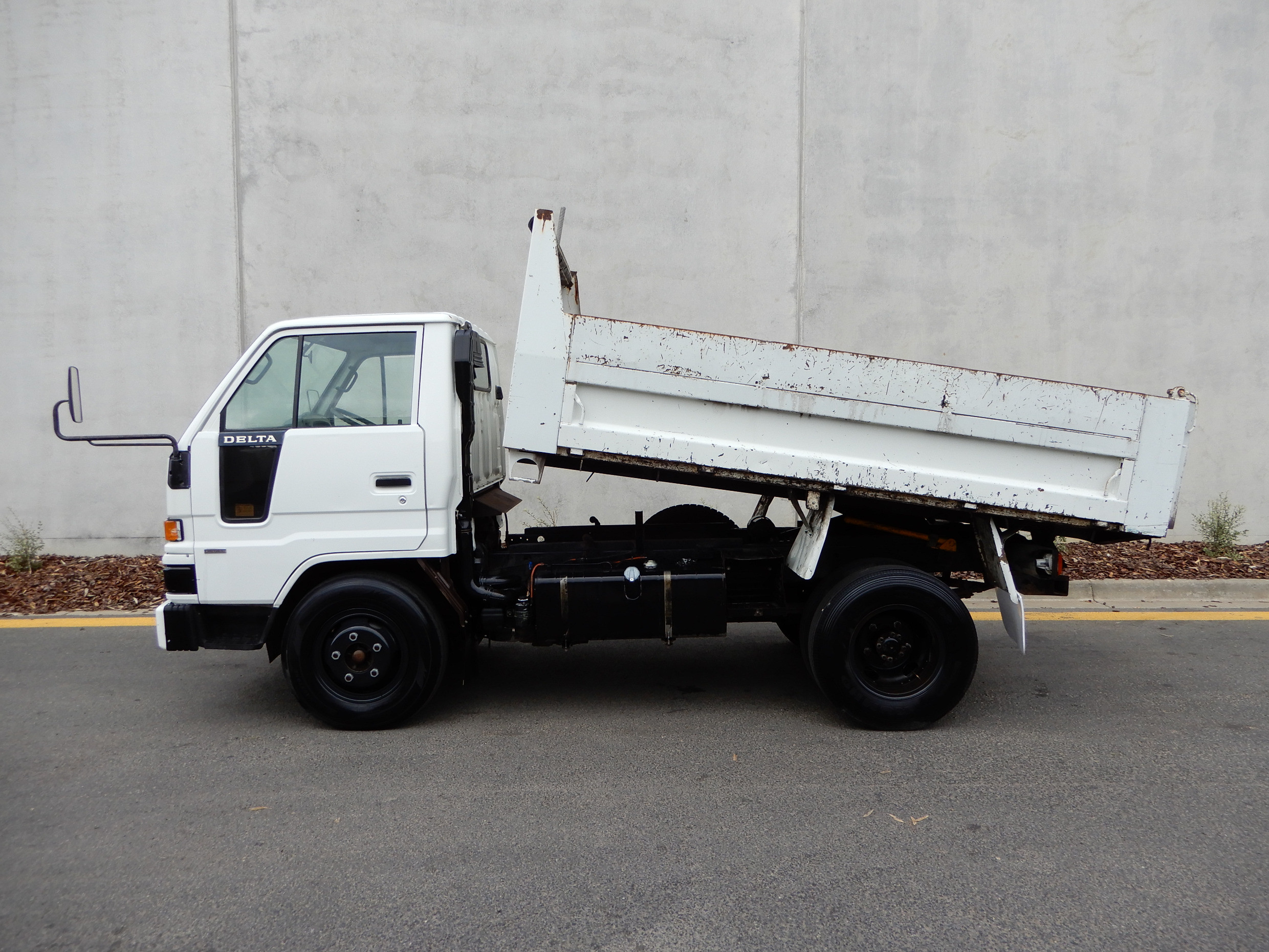 2002 DAIHATSU DELTA MANUAL TIPPER