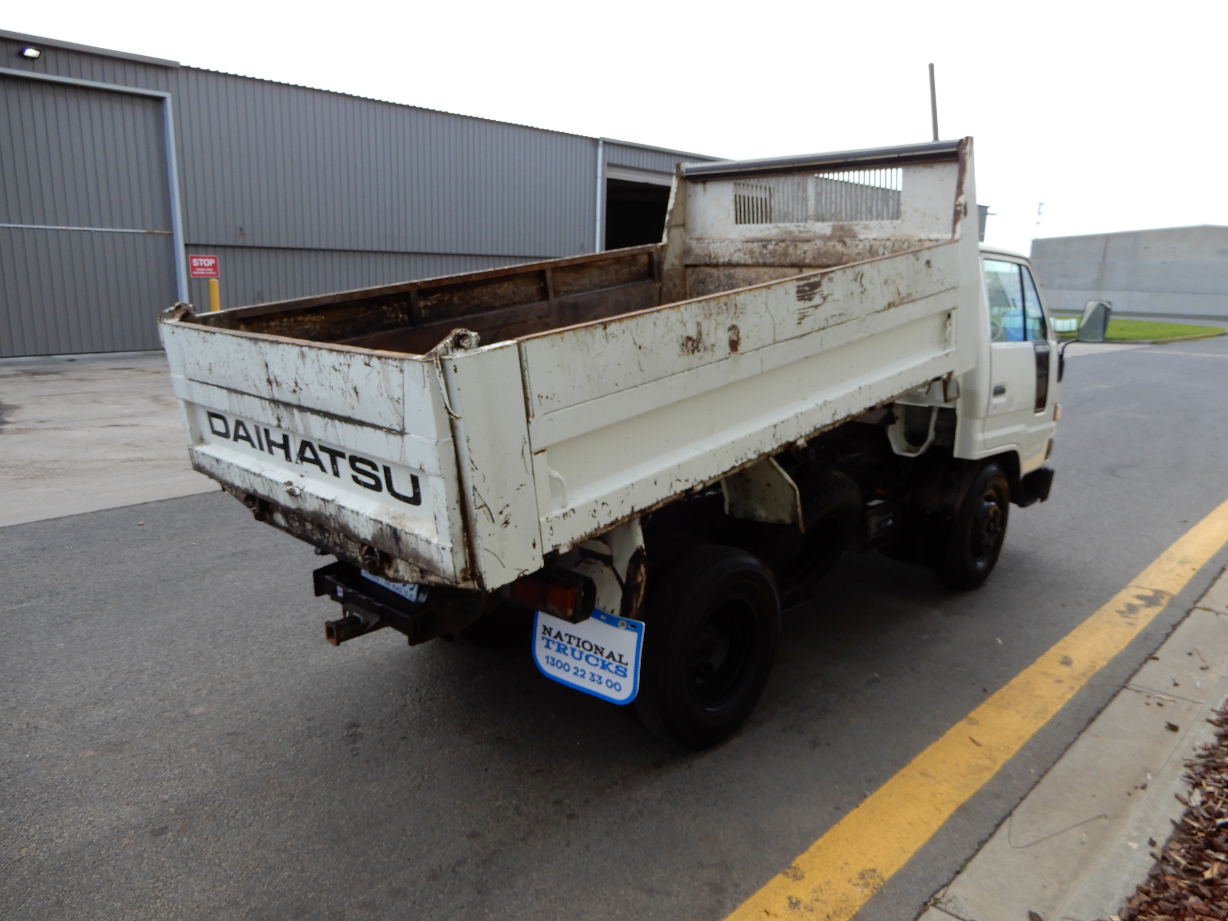 2002 DAIHATSU DELTA MANUAL TIPPER
