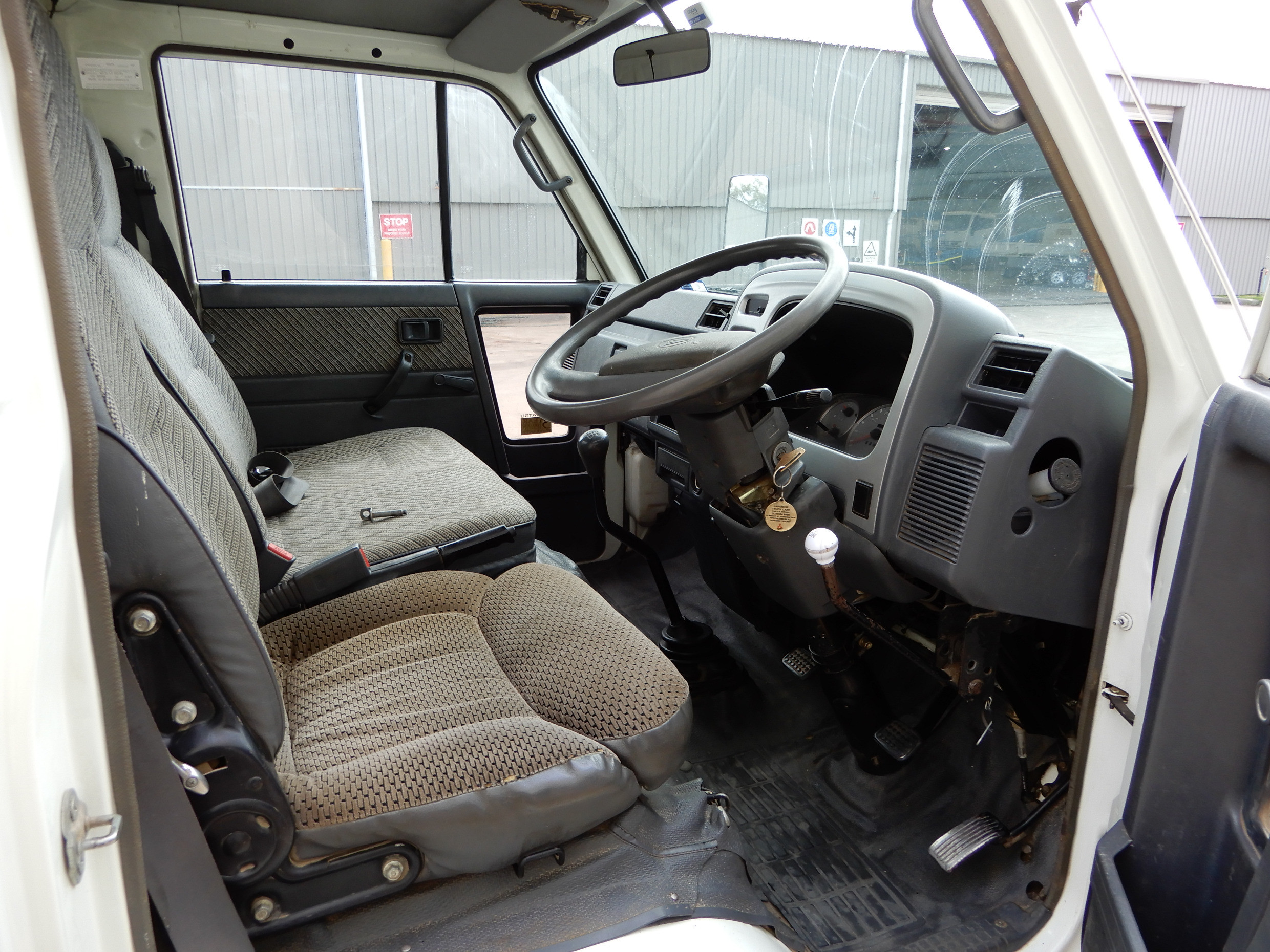 2002 DAIHATSU DELTA MANUAL TIPPER