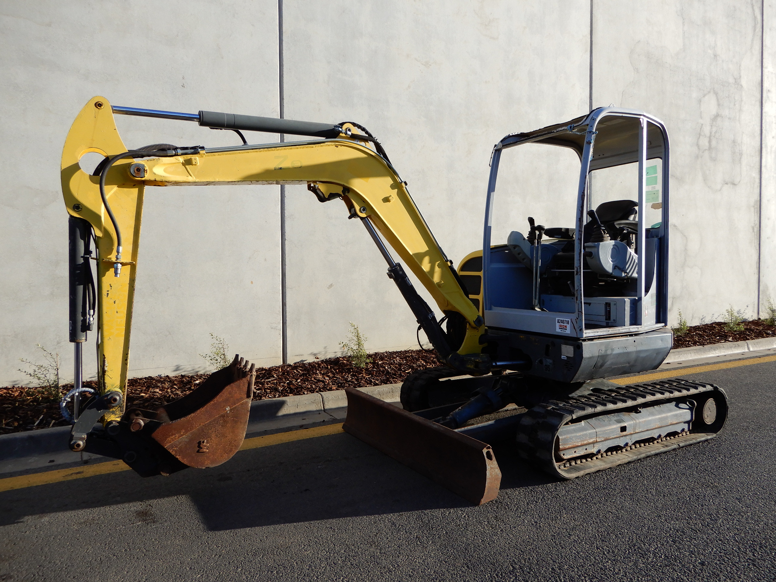 2010 WACKER NEUSON 38Z3 EXCAVATOR