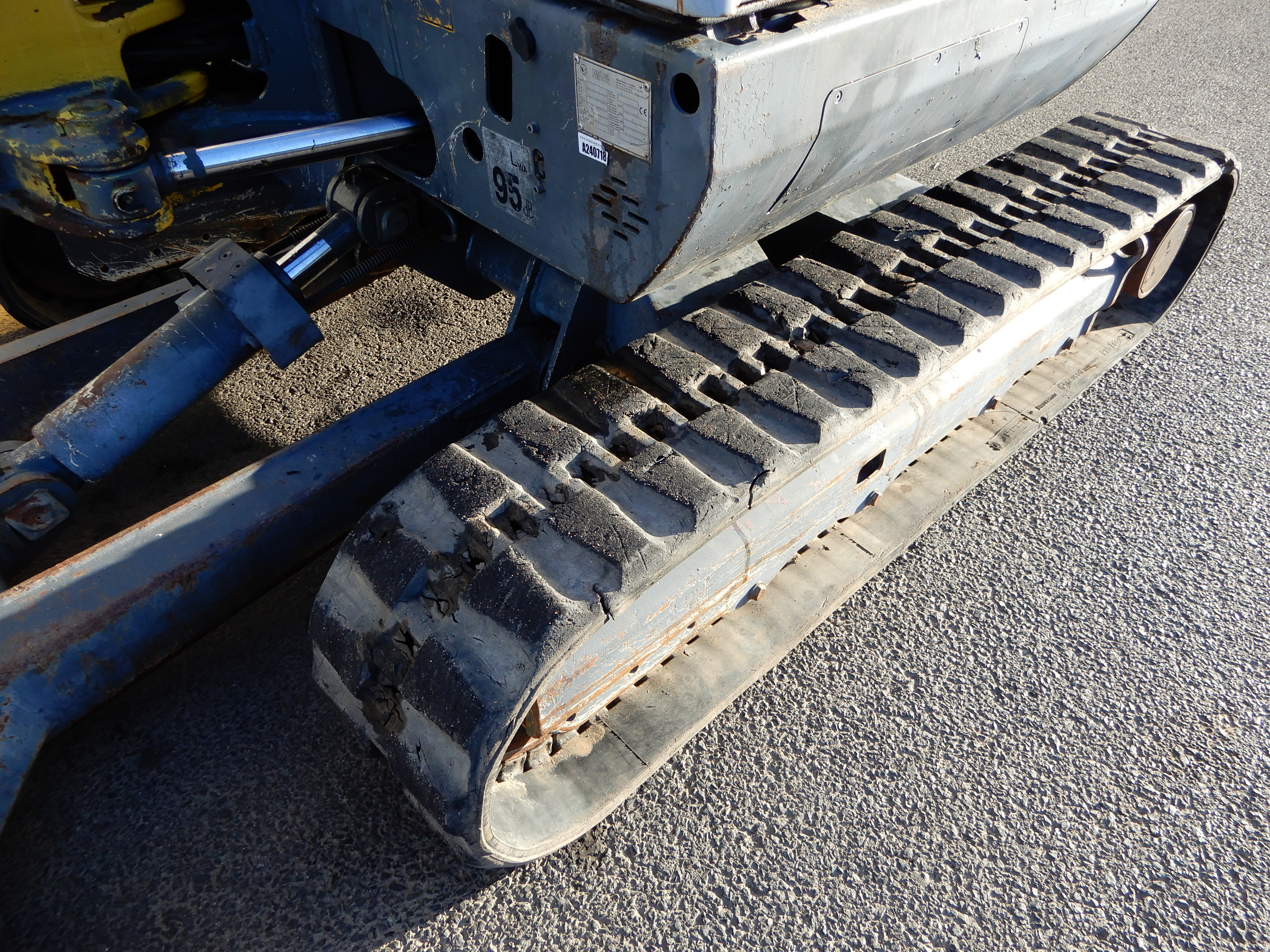 2010 WACKER NEUSON 38Z3 EXCAVATOR