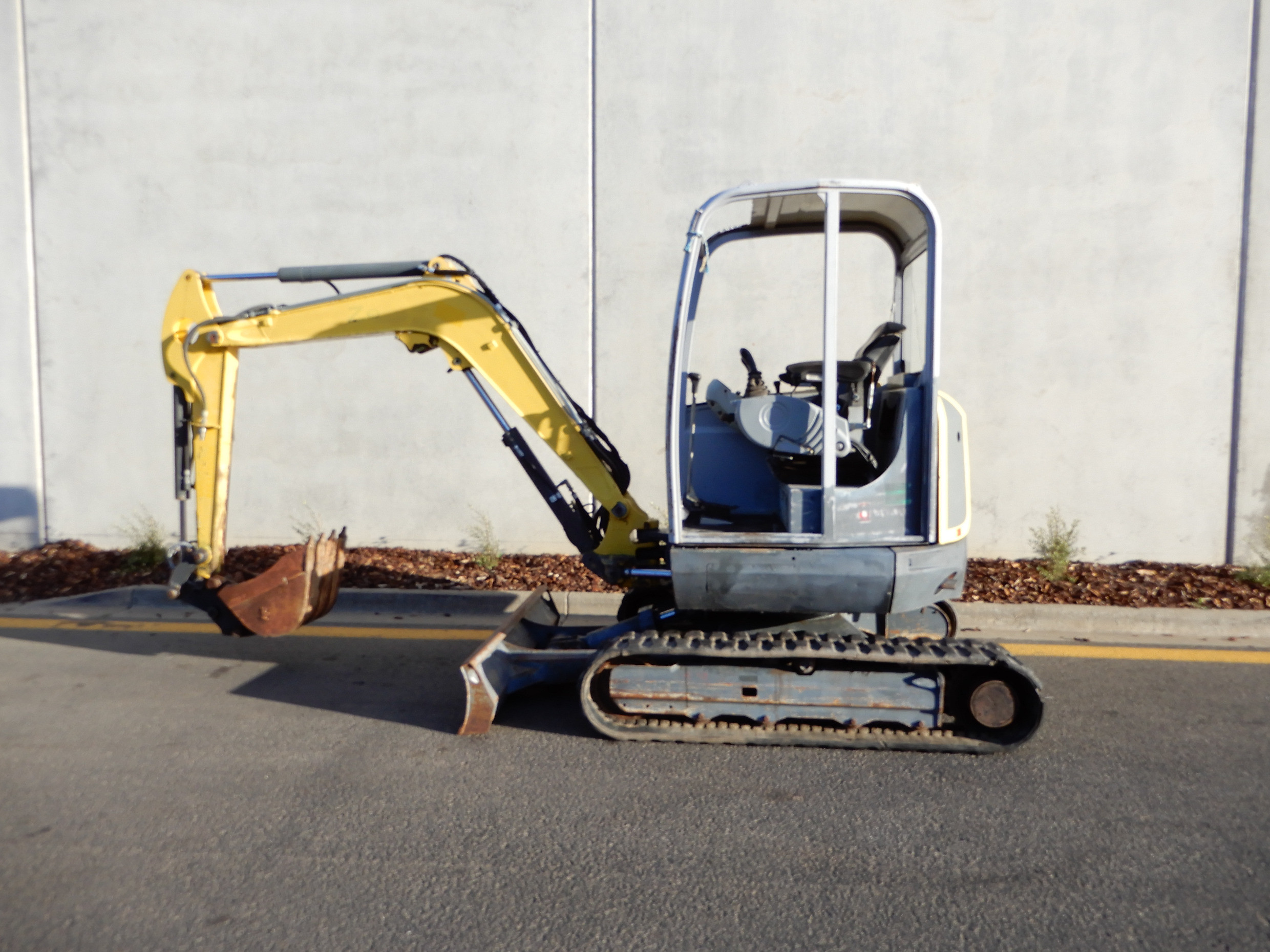 2010 WACKER NEUSON 38Z3 EXCAVATOR